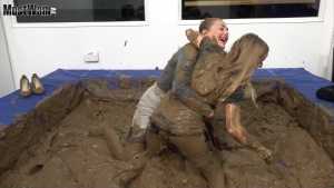 mud-wrestling-ep20-casey-and-cassie_13.j