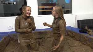 mud-wrestling-ep20-casey-and-cassie_16.j
