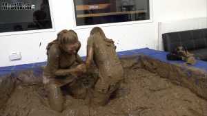 mud-wrestling-ep20-casey-and-cassie_17.j