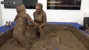 mud-wrestling-ep20-casey-and-cassie_18.j