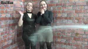 mud-wrestling-ep20-casey-and-cassie_22.j