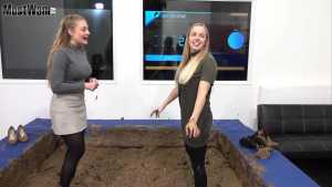 mud-wrestling-ep20-casey-and-cassie_6.jp