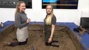 mud-wrestling-ep20-casey-and-cassie_7.jp