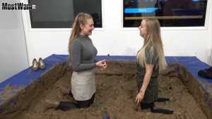 mud-wrestling-ep20-casey-and-cassie_8.jp