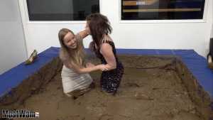 mud-wrestling-ep24-cassie-vs-rhian_11.jp