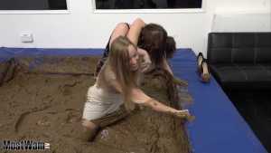 mud-wrestling-ep24-cassie-vs-rhian_12.jp