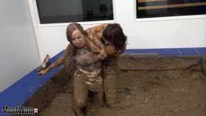 mud-wrestling-ep24-cassie-vs-rhian_16.jp
