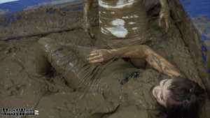 mud-wrestling-ep24-cassie-vs-rhian_17.jp
