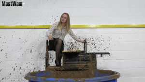 muddunk-episode-10-cassie-and-sky_10.jpg