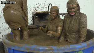 muddunk-episode-18-georgina-and-cassie_2