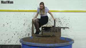 muddunk-episode-18-georgina-and-cassie_8